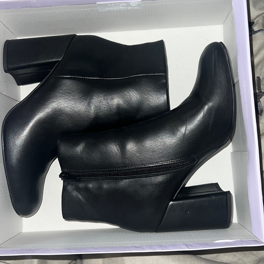 madden girl While Women's Block Heel Ankle Boots